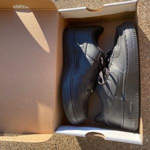 Black Air Force 1’s